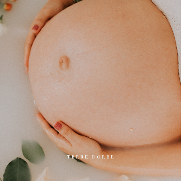 Our postpartum herbal bath pack warms the body with pungent and warm-natured ingredients. You can use it to wash your hair, shower, and wash your hands throughout the day.
